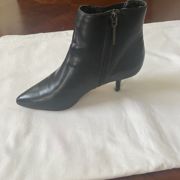 Donald J Pliner black kitten heel boots - Picture 10 of 12